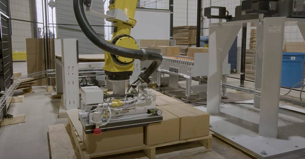 blog_top10mostfrequentlyaskedquestions_basicsystemssplashimage basic robotic systems premier tech