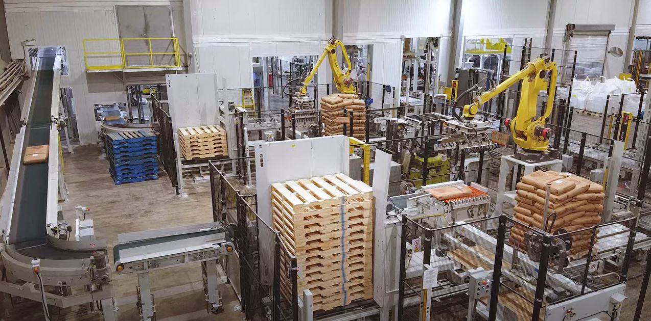 blog_top10mostfrequentlyaskedquestions_fullyautosystemssplashimage palletizer premier tech