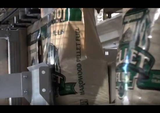 FSH Series video-1_splashimage Bags being formed, filled and sealer by a Premier Tech FFS bagger