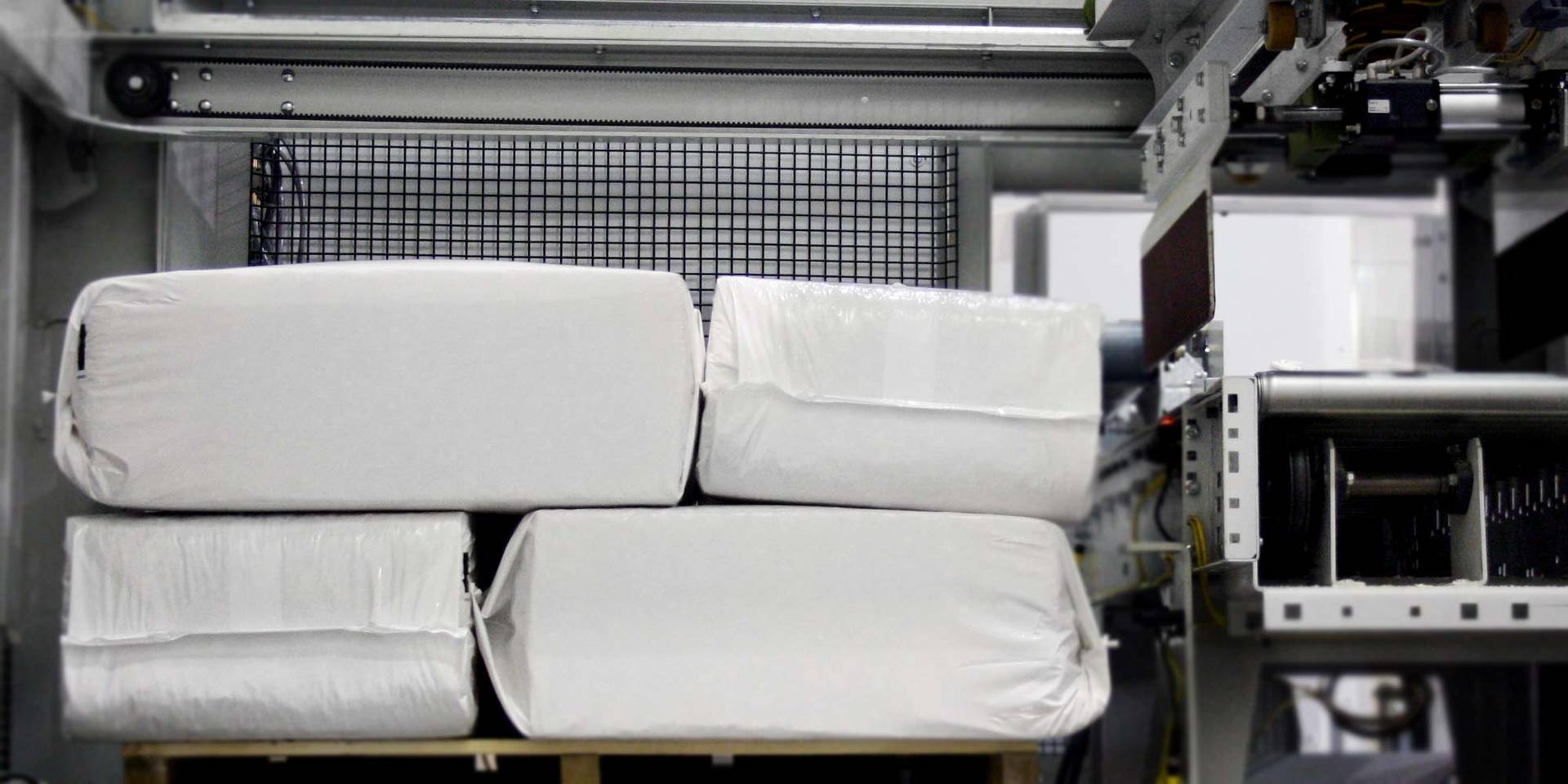 main_video - hvs_400_splashimage Bales on pallet in manufacturing plant