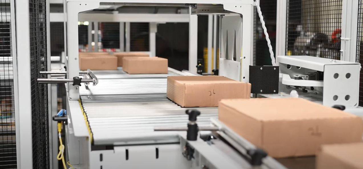 blog_top10mostfrequentlyaskedquestions_lowlevelsplashimage low level palletizer