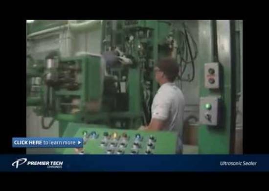 Ultrasonic Sealer for valve bags (Clean Pak II) _splashimage Plant worker looking at valve bagger and ultrasonic sealer