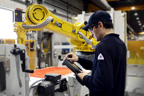 blog_top10mostfrequentlyaskedquestions_palletizeroperator palletizer operator premier tech