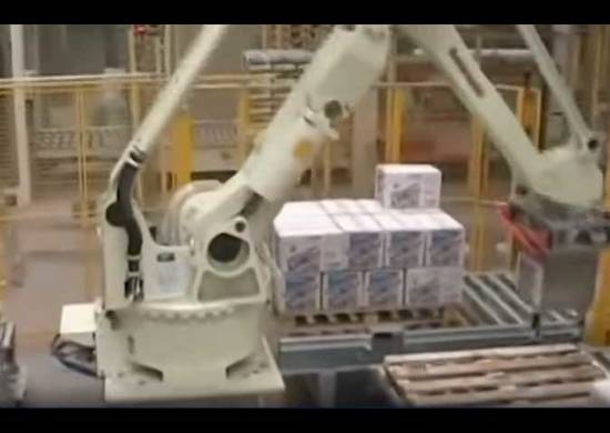 RPL Series video-4_splashimage Robotic palletizer handling product