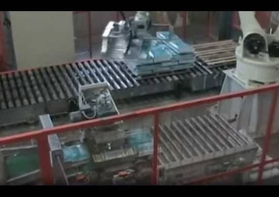 RPL Series video-7_splashimage Premier Tech robotic palletizer handling product