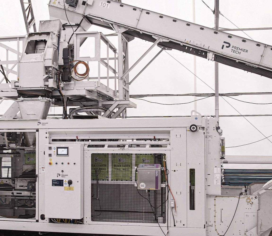 A form, fill, and seal machine with a volumetric feeder on top