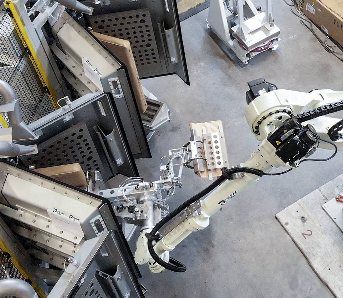 Chronos VPV Vacuum Packer A robot removes a filled valve bag from a vacuum packer