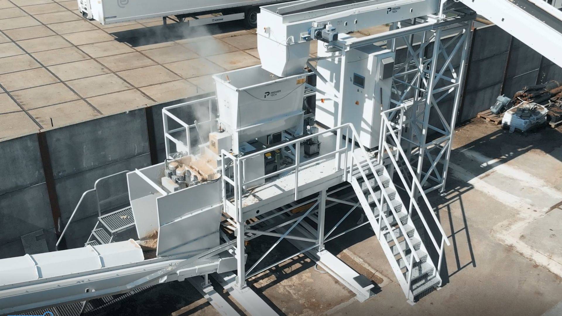 wood-fiber-machine-BPE Series-video-1_splashimage Bird eyes view of the SLOOTWEG BPE Series Wood Fiber Machine